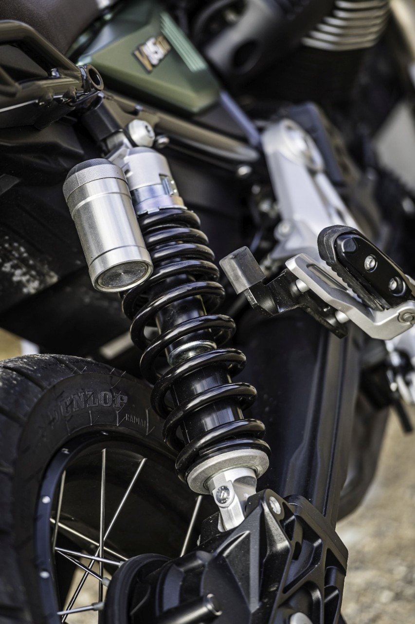 Moto Guzzi V85 TT VS Triumph Tiger 850 Sport: viaggia, guida, SOGNA